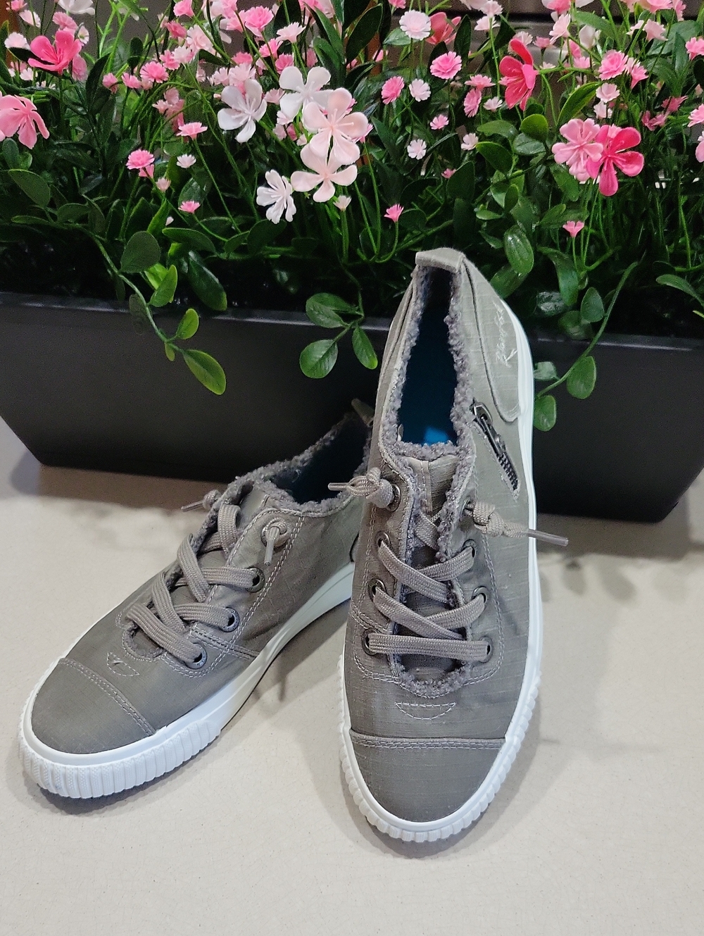 NWT- Blowfish Casual Women's Lace-Up Sneakers in Gray, Sticker Is On Bottom